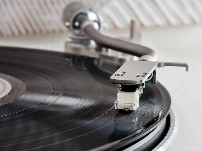 DENON DP-400 Premium belt-driven Hi-Fi Turntable